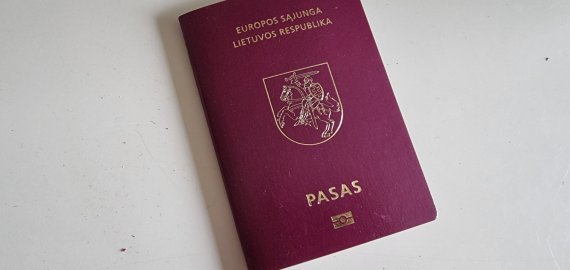 Prezidentas pasirašė įstatymą dėl lotyniškų raidžių naudojimo asmens dokumentuose