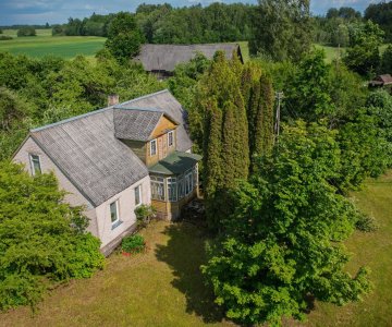 Sodyba šalia ežero