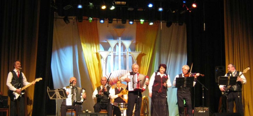 Visus mėgstančius šokti ir dainuoti kviečiame į grupės Nostalgija 5-ojo gimtadienio šventę