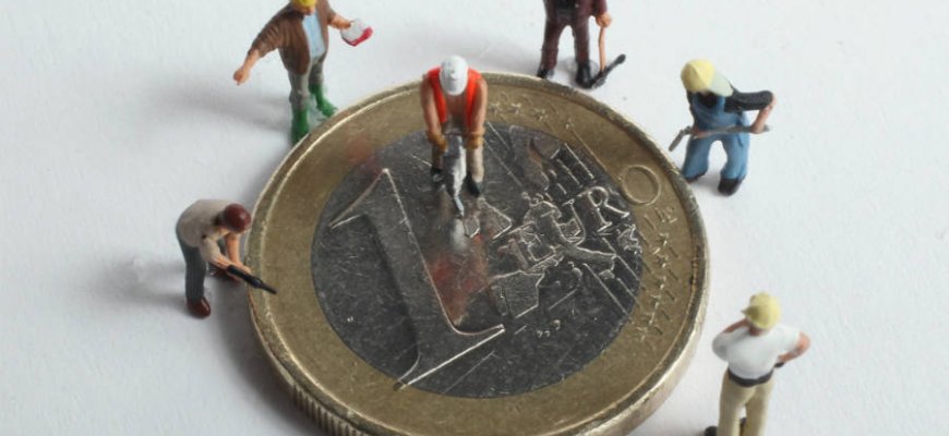 Siūloma apriboti valstybės įstaigų išlaidavimą metų pabaigoje