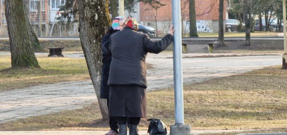 100 eurų išmokos tik pasiskiepijusiems 1 iš 4 vakcinų