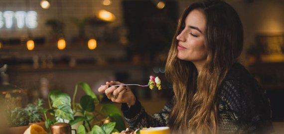 Kokią funkciją atlieka vitaminai B12?