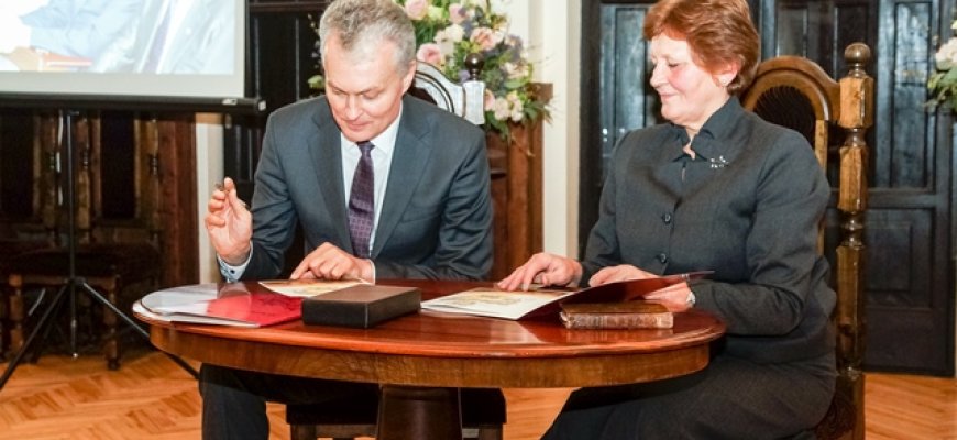 Popietė „Prie dovanotų knygų“, skirta Prezidento inauguracijos iškilmėms