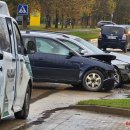 Taikos g. susidūrė automobiliai (foto+video)