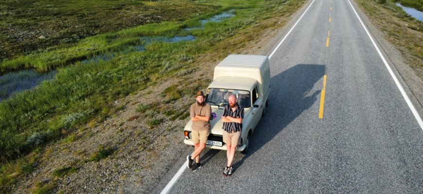 Šiauriausią Europos tašką juodupėnai pasiekė automobiliu, skeptikų siųstu tik į metalo laužą (foto)