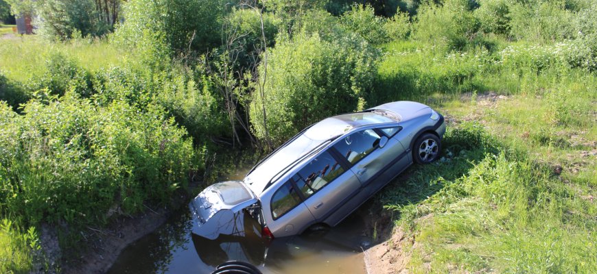 Kaip ištraukti automobilį iš griovio?