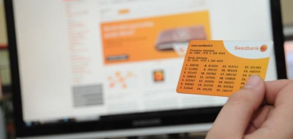 Sukčiai vėl bando gyventojų budrumą ‒ taikosi į kodų kortelių naudotojus