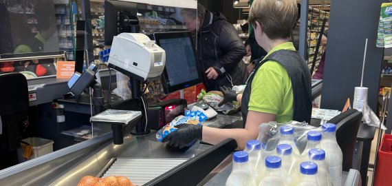Balandžio 3 d. „Norfa XL“ pirkėjams nemokamai dalinami 700 litrų pieno