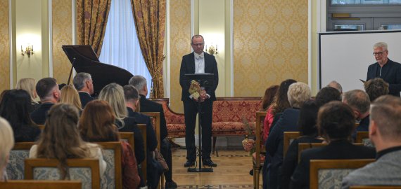 altText