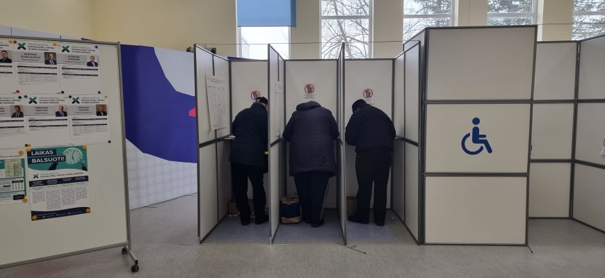 16-mečiams skirta Konstitucijos pataisa įveikė pirmąjį svarstymą Seime