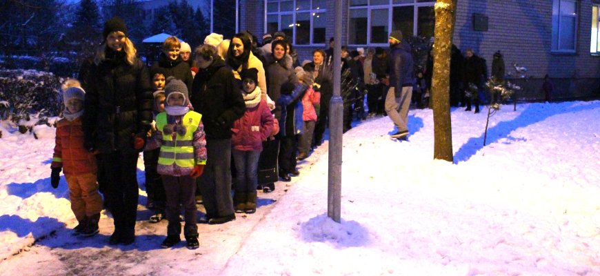 Atšvaitų vakaras mokykloje-darželyje „Ąžuoliukas“ – vaikai ir jų tėveliai mokėsi kartu (foto)
