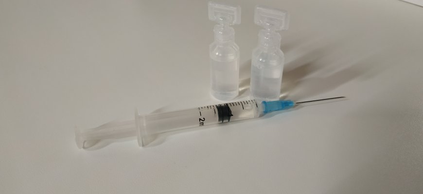 Skiepijimo nuo COVID-19 prioriteto grupėse – šalies vadovai, Seimo ir Vyriausybės nariai