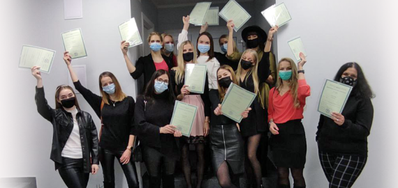 Rokiškio TVŽŪ mokykloje išleista pirmoji vizažo specialybės laida