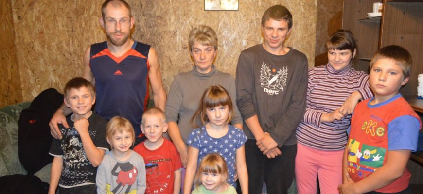 Šeima kitas Kalėdas tikisi sutikti naujuose namuose ir prašo gerų žmonių pagalbos