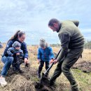 Ąžuolų giria jau pasodinta – Nacionalinis miškasodis Rokiškyje šį kartą buvo išskirtinis (foto)