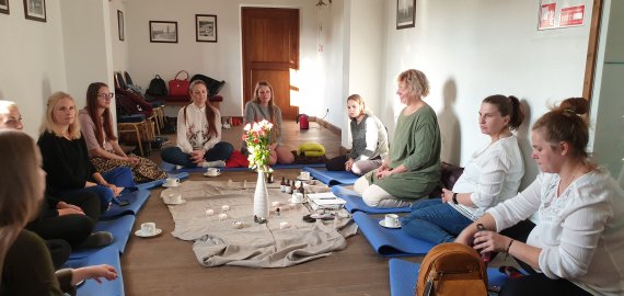 Besilaukiančioms moterims organizuotas susitikimas - kitokie pasikalbėjimai su dula