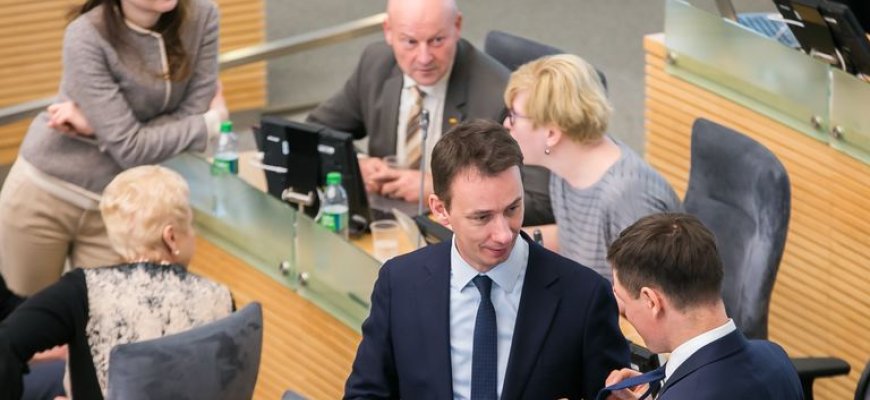 Seime pritarta V. Kernagio siūlymui licencijuoti elektroninių cigarečių prekybą