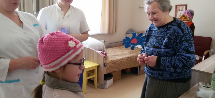 Dovanodami džiaugsmą kitiems, vaikai tampa geresni