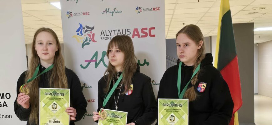 Alytuje aidėjo šūviai: Rokiškio šaulės kopė ant prizininkų pakylos