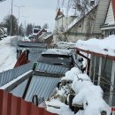 Didžiulė avarija Kauno gatvėje: „BMW“ įlėkė į privatų kiemą (foto+video)