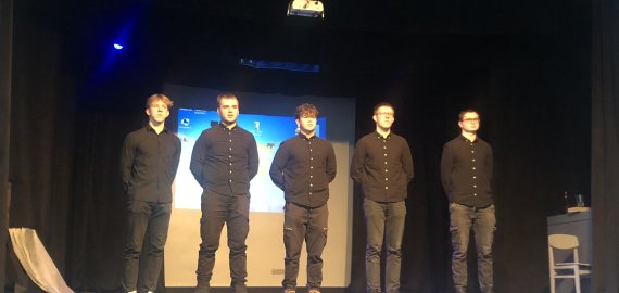 Pandėliečių pasirodymas kūrybinės raiškos konkurse „Eilėraščio menas ir jo interpretacija“ (foto)