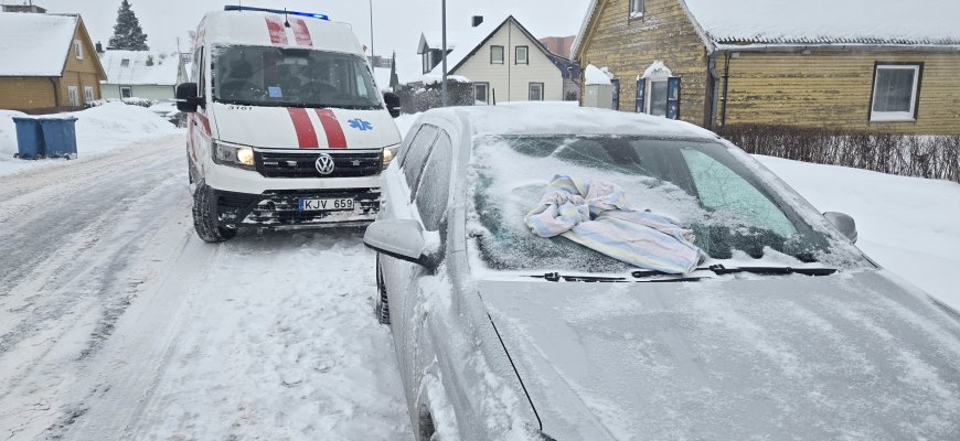 Penktadienis Rokiškyje pažymėtas nelaime: per pūgą partrenktas pėsčiasis (foto+video)