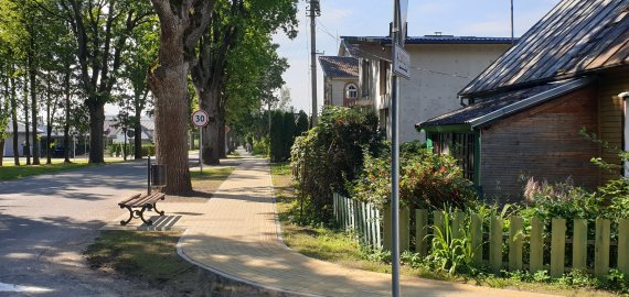 Pėsčiųjų tako įrengimo darbai Ąžuolų gatvėje beveik baigti