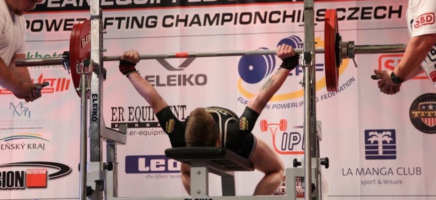 Atviras klasikinio štangos spaudimo čempionatas kviečia burtis į Rokiškio komandą
