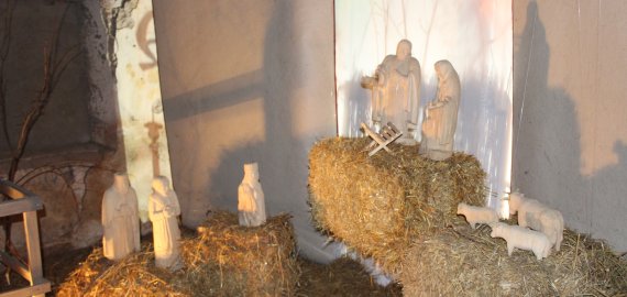 Kamajų knygų rinkliavos paslaptis išaiškinta!  Bažnyčioje – ypatinga eglutė,  koplyčioje – nuostabi Prakartėlė