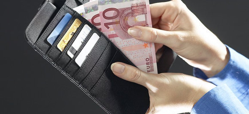 Parduotuvėje iš rankinės ištraukta piniginė