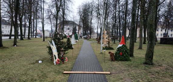 Papuoškime Pandėlio miestelio skverą