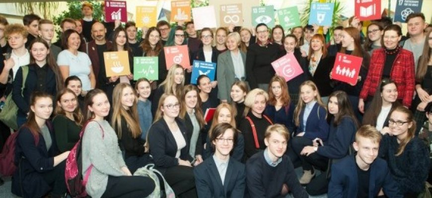 Šalies gimnazistai kviečiami dalyvauti Švedijos ambasados rengiamame rašinių konkurse #GlobalGoals
