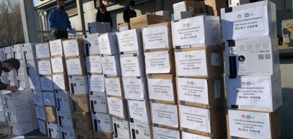 Kinai Lietuvai atsiuntė 20 tūkst. medicininių kaukių, 120 tūkst. porų pirštinių