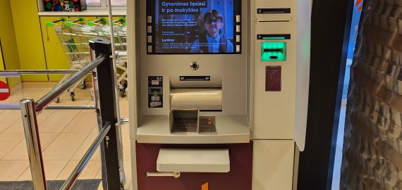 Rokiškio centre buvęs vienintelis bankomatas perkeltas į naują vietą