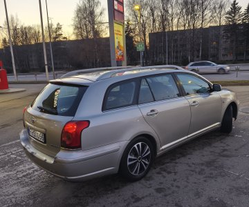 „Toyota Avensis“
