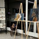 Rajono savivaldybės vestibiulį pavertė mini muziejumi: papuošė krašto tautodailininkių darbais (foto)