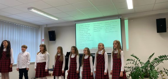 Muzikos mokyklos mokiniai puikiai pasirodė konkurse „Dainų namai“