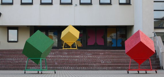 Dėl karantino uždarius kultūros įstaigas planuojama daugiau kūrėjų mokėti už prastovą