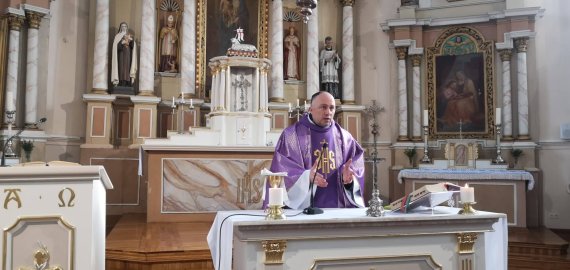 Pandėlio parapijos tikinčiųjų saugumui ir patogumui – net dvejos sekmadienio šv. Mišios (video)