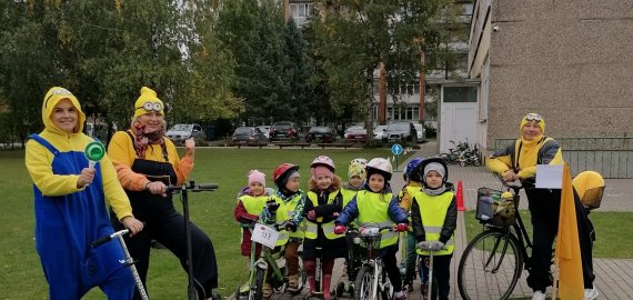 Akcija „Rieda ratai rateliukai“ lopšelyje - darželyje „Varpelis“