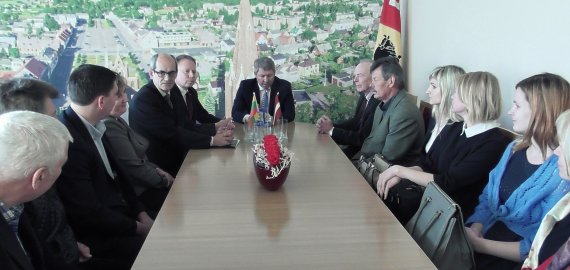 Rajono savivaldybės vadovai dalijosi darbo patirtimi su svečiais iš Latvijos