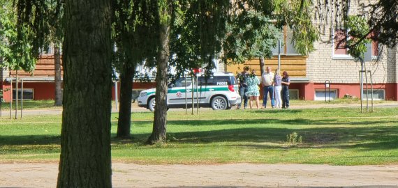 Apsvaigusi pėsčioji „taranavo“ vyro vairuojamą automobilį