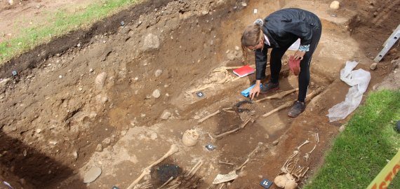 Archeologiniai kasinėjimai Rokiškio šv. apaštalo evangelisto Mato bažnyčioje: gausėja žinių apie miesto seniausią istoriją (foto + video)