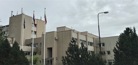 Kodėl VŠĮ Rokiškio ligoninėje esantys balkonai neturi durų rankenų?