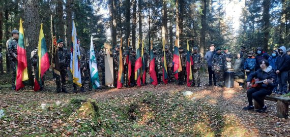 Prie atstatyto Plunksnočių bunkerio vyko Gyvosios istorijos pamoka (foto)