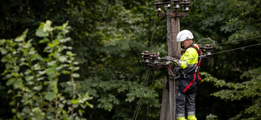 Pirmadienį elektros rajone vis dar neturi apie 1,5 tūkst. klientų
