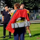Keliautojas jau namuose: D. Mikalkėnui užkabintas ąžuolo vainikas ir iškeptas kelio formos tortas (foto+video)