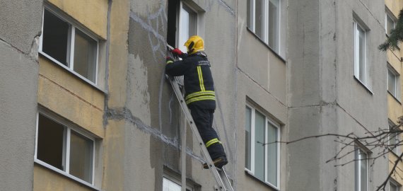 Gaisras Jaunystės gatvės daugiabutyje (video+foto)