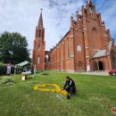 Žolinių iškilmėse Rokiškio bažnyčią juos kur kas daugiau, nei 100 vainikų