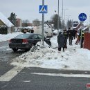 Didžiulė avarija Kauno gatvėje: „BMW“ įlėkė į privatų kiemą (foto+video)